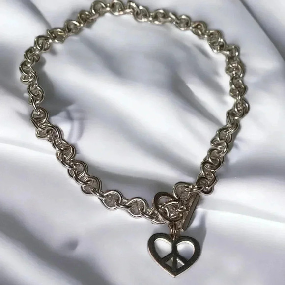 Aeropostale Peace Heart Silver Tone Toggle Pendant Chain Necklace - Picture 2 of 5